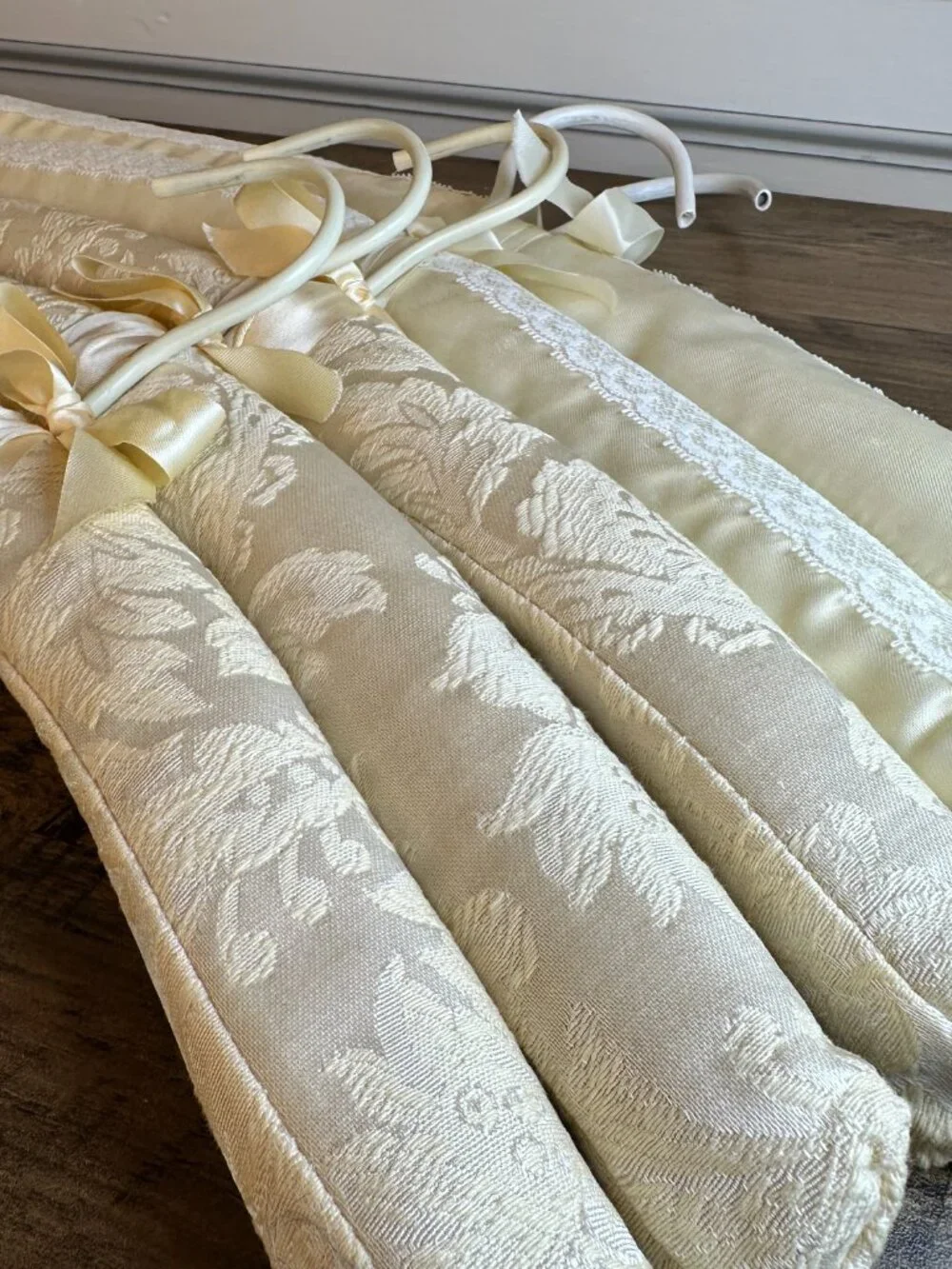 Vintage Padded Satin & Lace Covered Hangers Set of 5 Grandma Cottagecore Cream